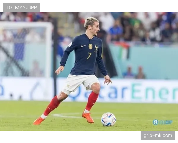 格列兹曼在4-4-2阵型中展现创新角色，助球队提升攻防平衡，值得关注