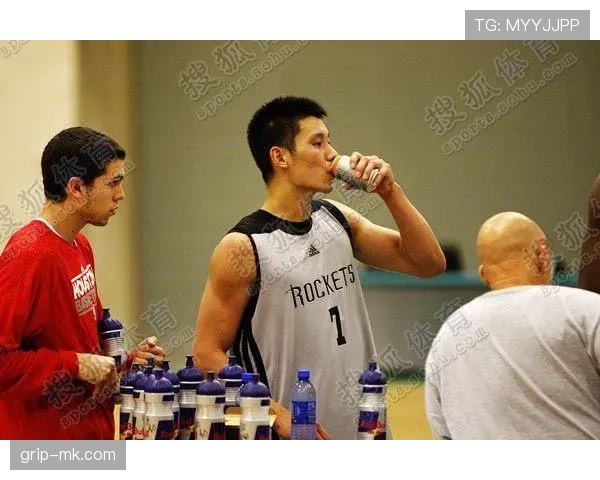 林书豪家里冰箱贴满训练时间表,连喝水都要掐秒 林书豪家里冰箱贴满训练时间表,连喝水都要掐秒